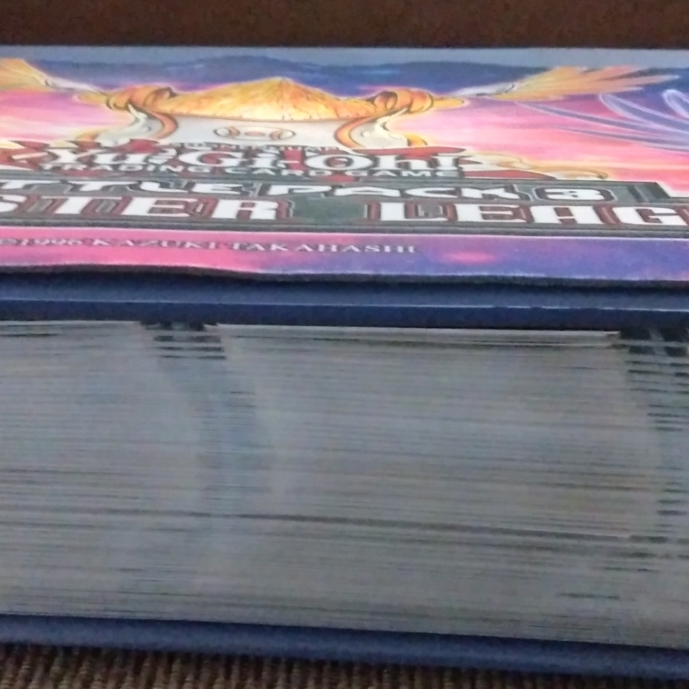 Yugioh Assortment 900 cards Album book
